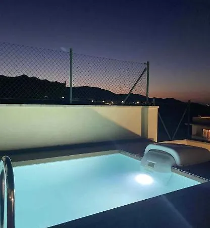Atico Con Piscina Privada Y Zona Chill Out Apartment *